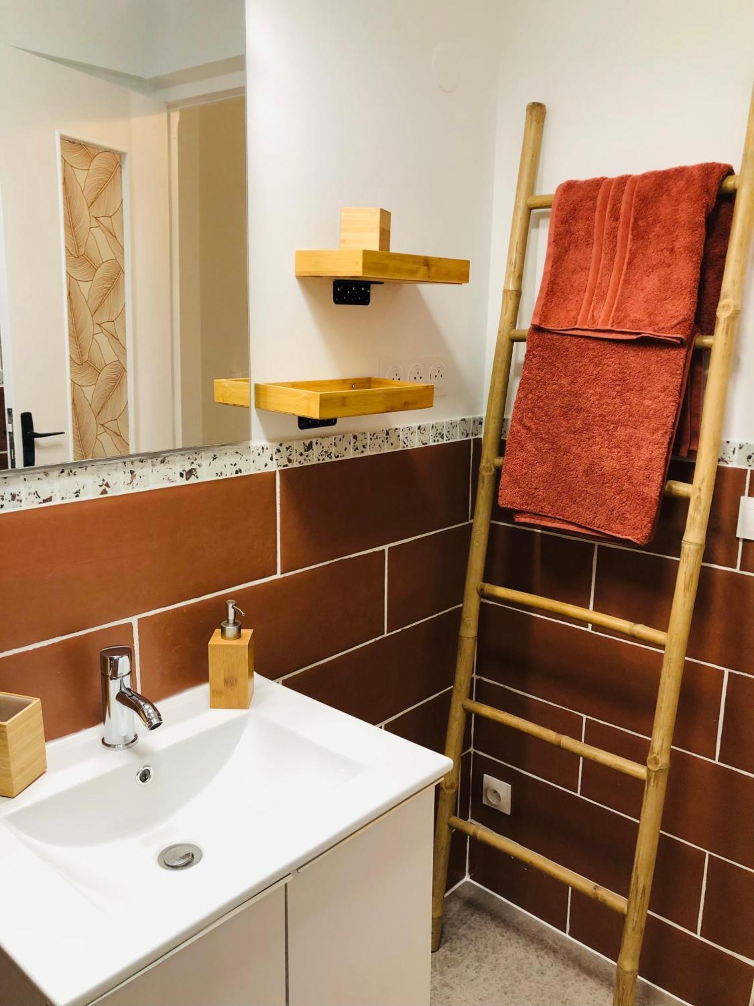מרסיאן Casa Dahlia - Charmant Appartement Equipe Avec Grande Terrasse מראה חיצוני תמונה